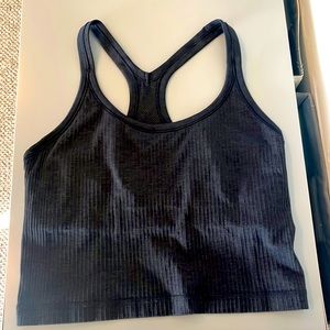 Lululemon sports crop top with builds in sports bra